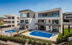 Beautiful Apartment In Zidarici With Wifi